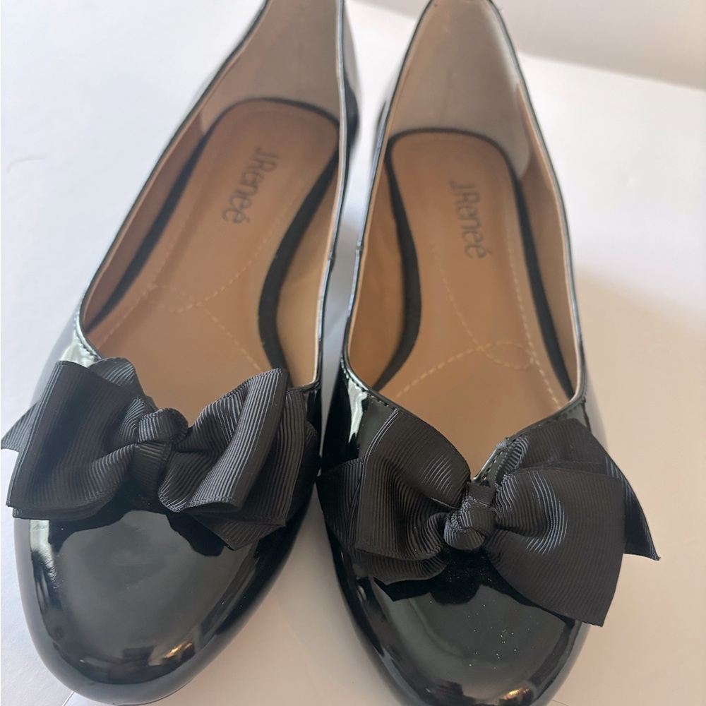 J.Renee | J.Renee black patent with elegant bow/ block heel size 8W.
